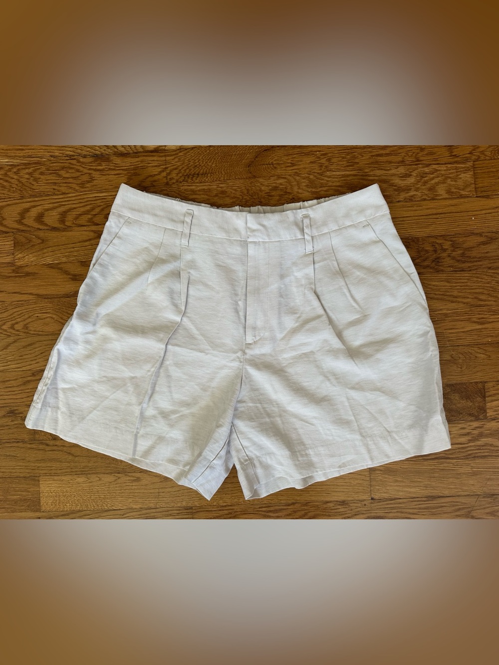 a new day off White Pleated High-Rise Women’s Shorts 12